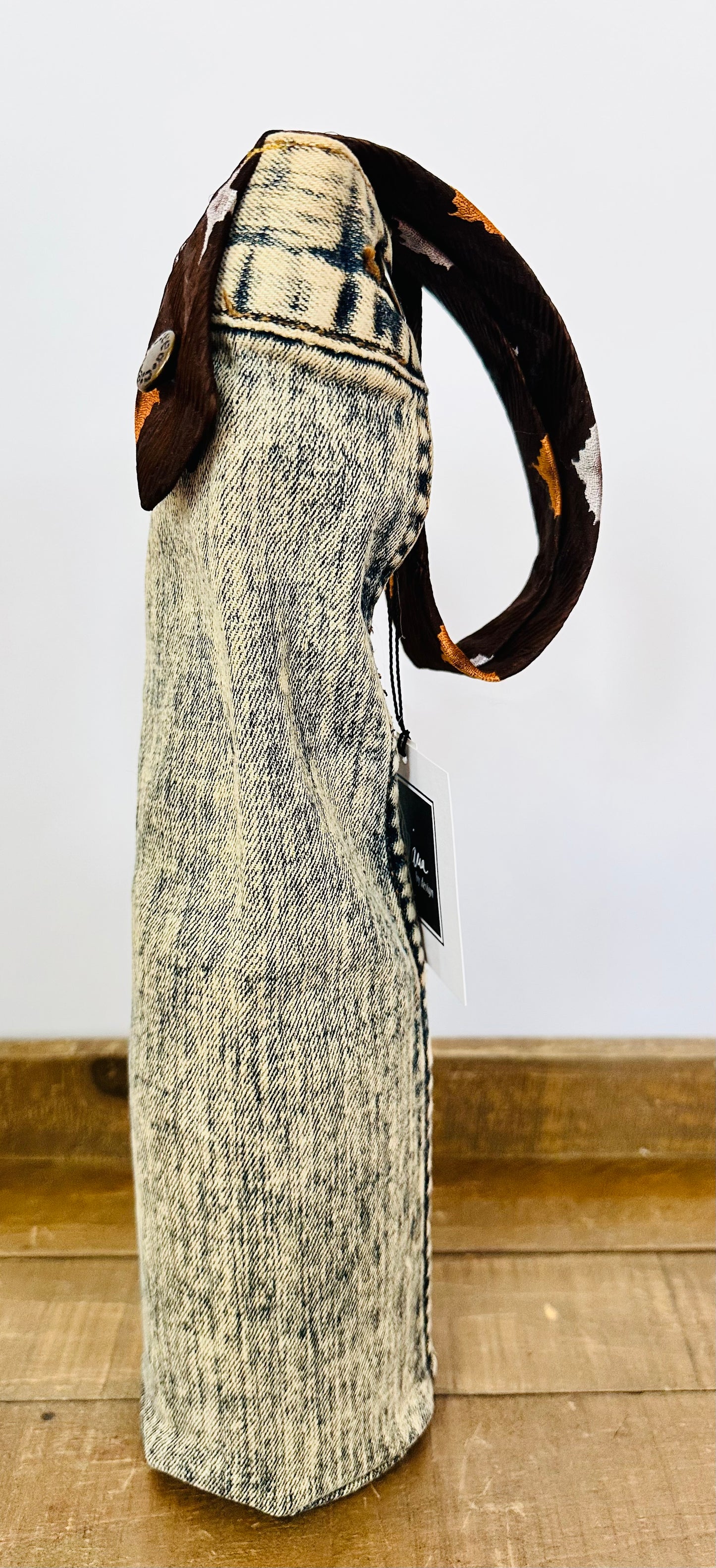 acid wash denim + brown diamond attern tie wine sleeve