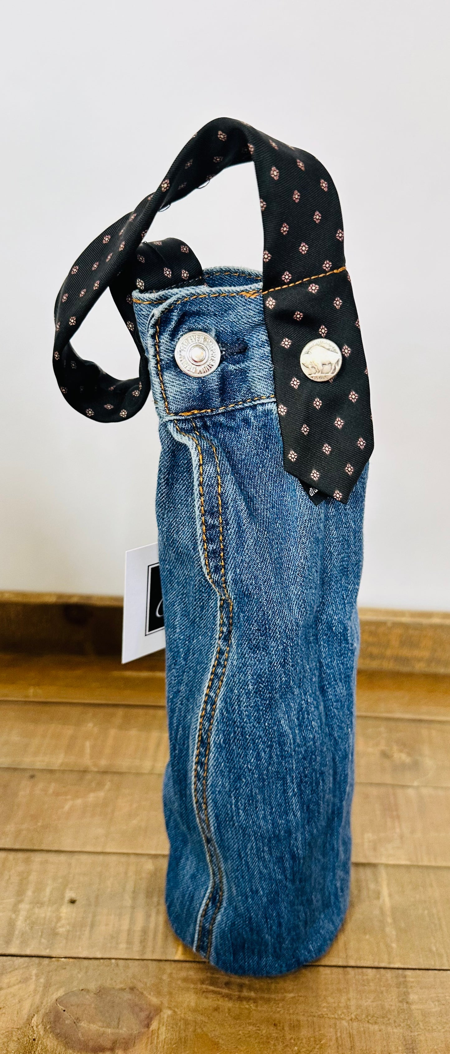 medium wash denim + black diamond tie wine sleeve