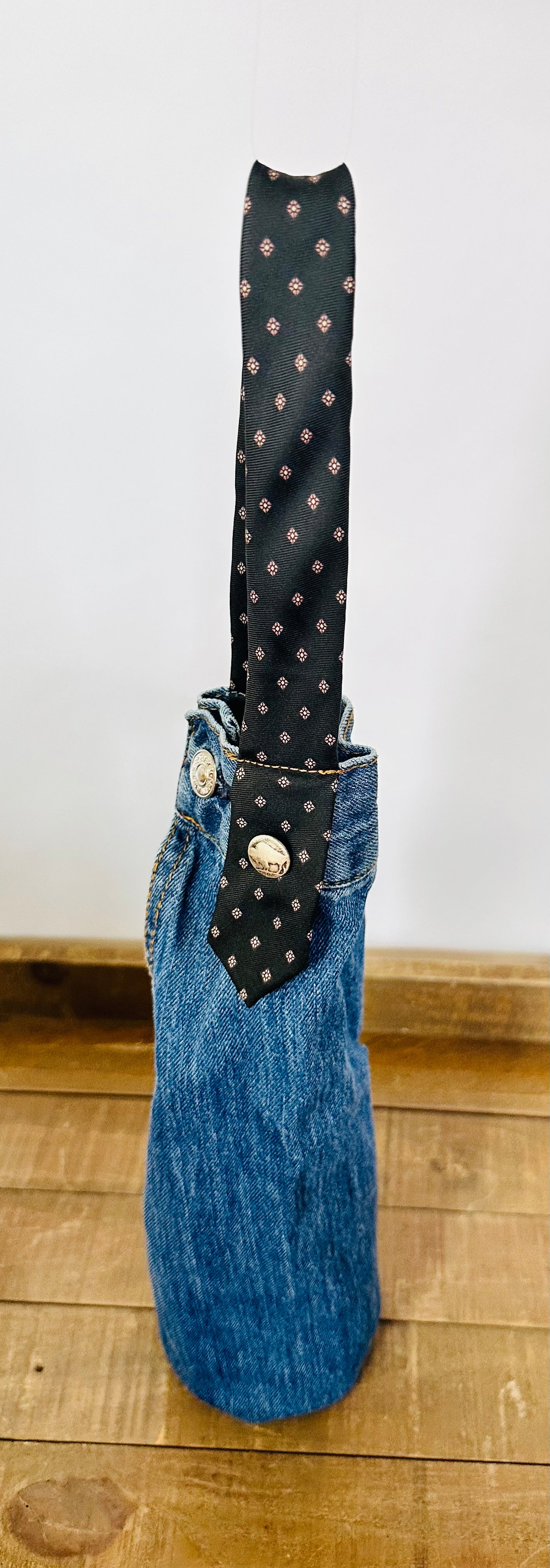 medium wash denim + black diamond tie wine sleeve