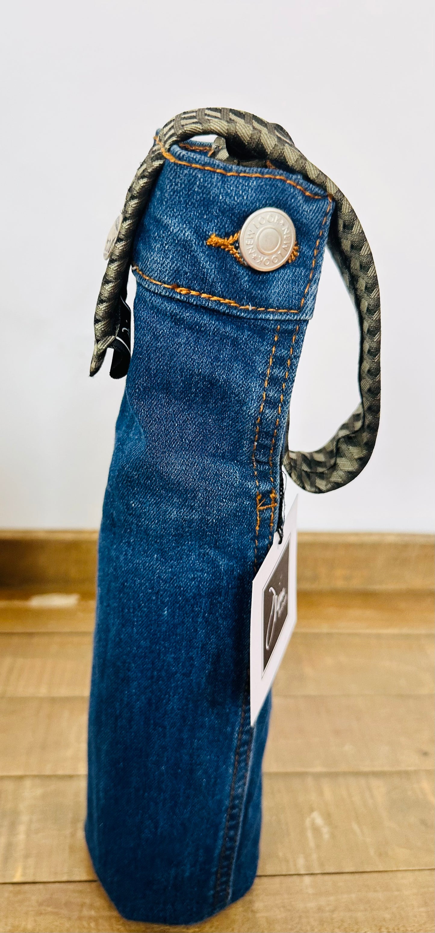 dark wash denim + olive pattern tie wine sleeve