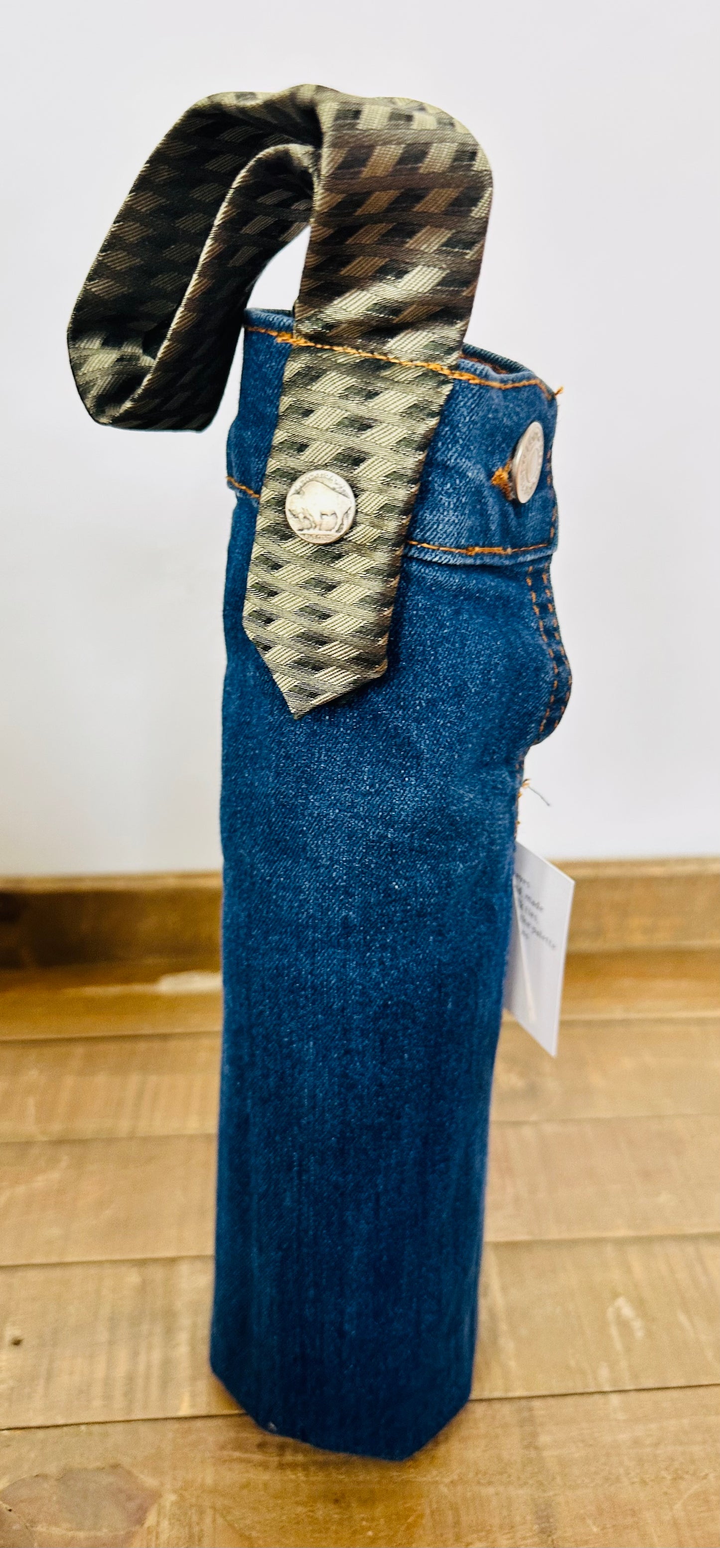 dark wash denim + olive pattern tie wine sleeve