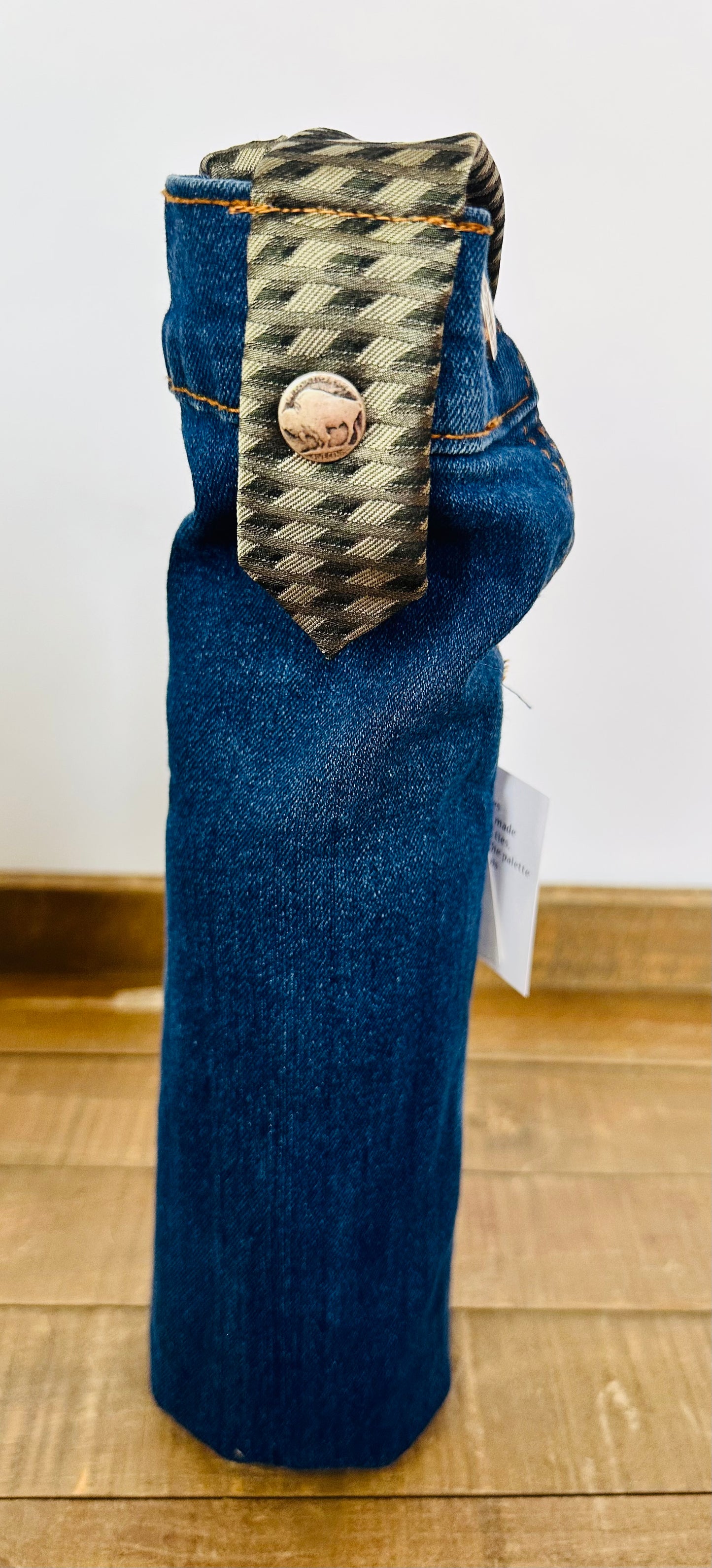 dark wash denim + olive pattern tie wine sleeve