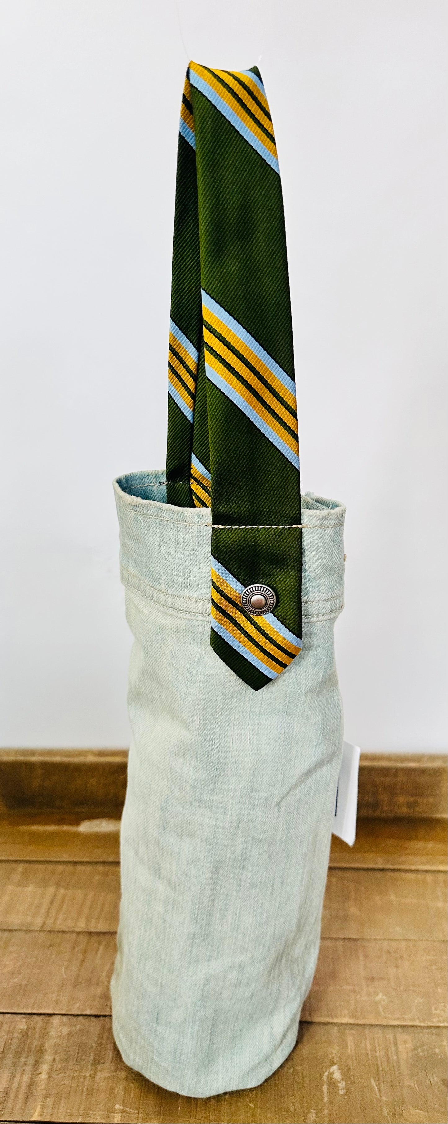 extra light denim + gold/green tie wine sleeve