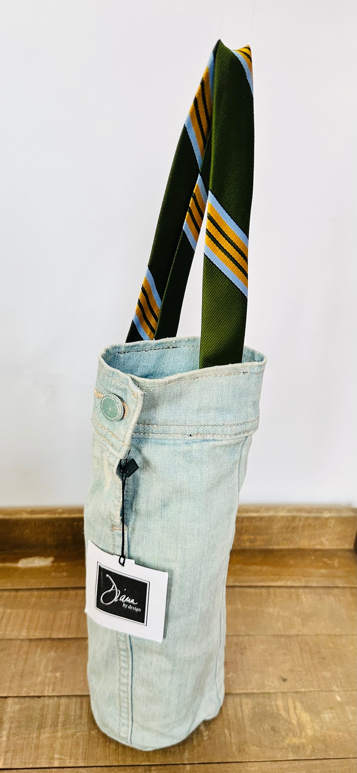extra light denim + gold/green tie wine sleeve