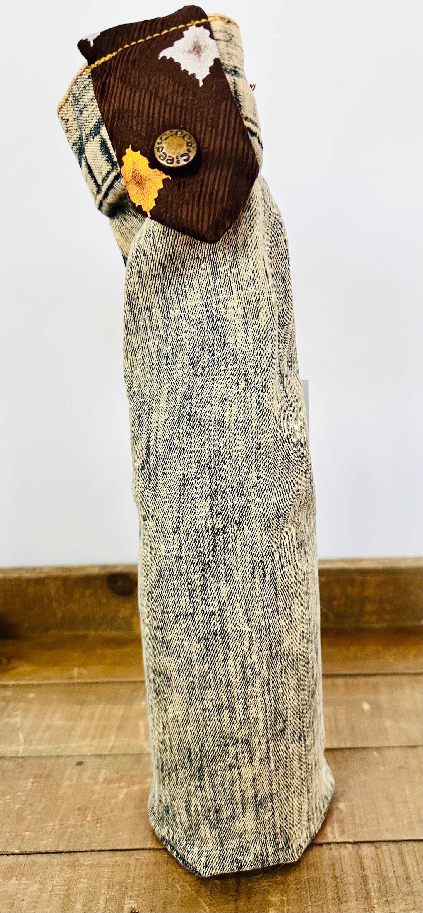 acid wash denim + brown diamond attern tie wine sleeve