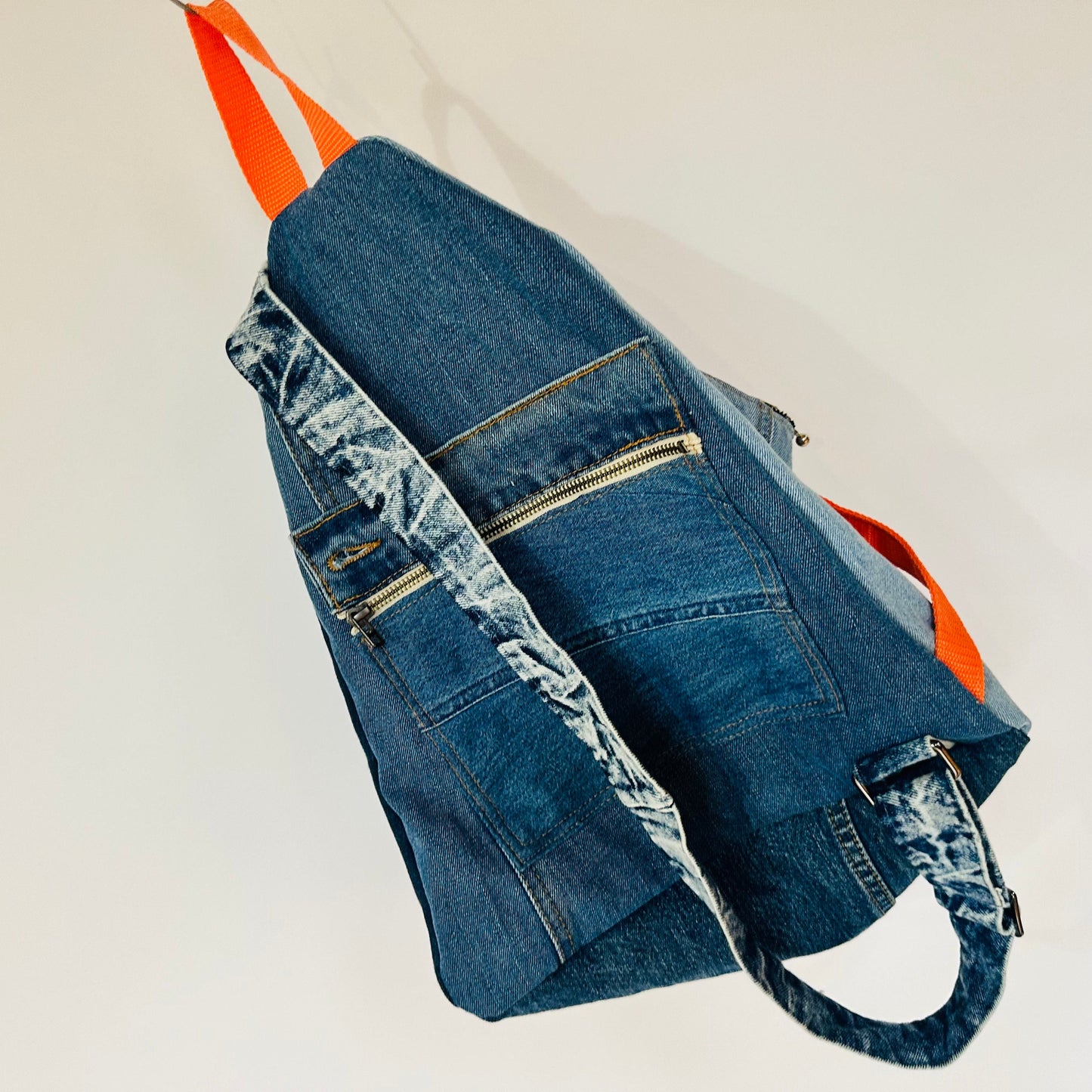 the daily campus carry sling bag