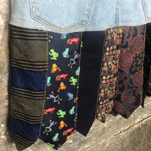 Load image into Gallery viewer, shades of blues tie skirt + grapes + frogs! (size 6)
