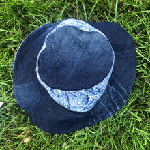 Load image into Gallery viewer, blue crinkle denim + dark blue denim reversible sun hat
