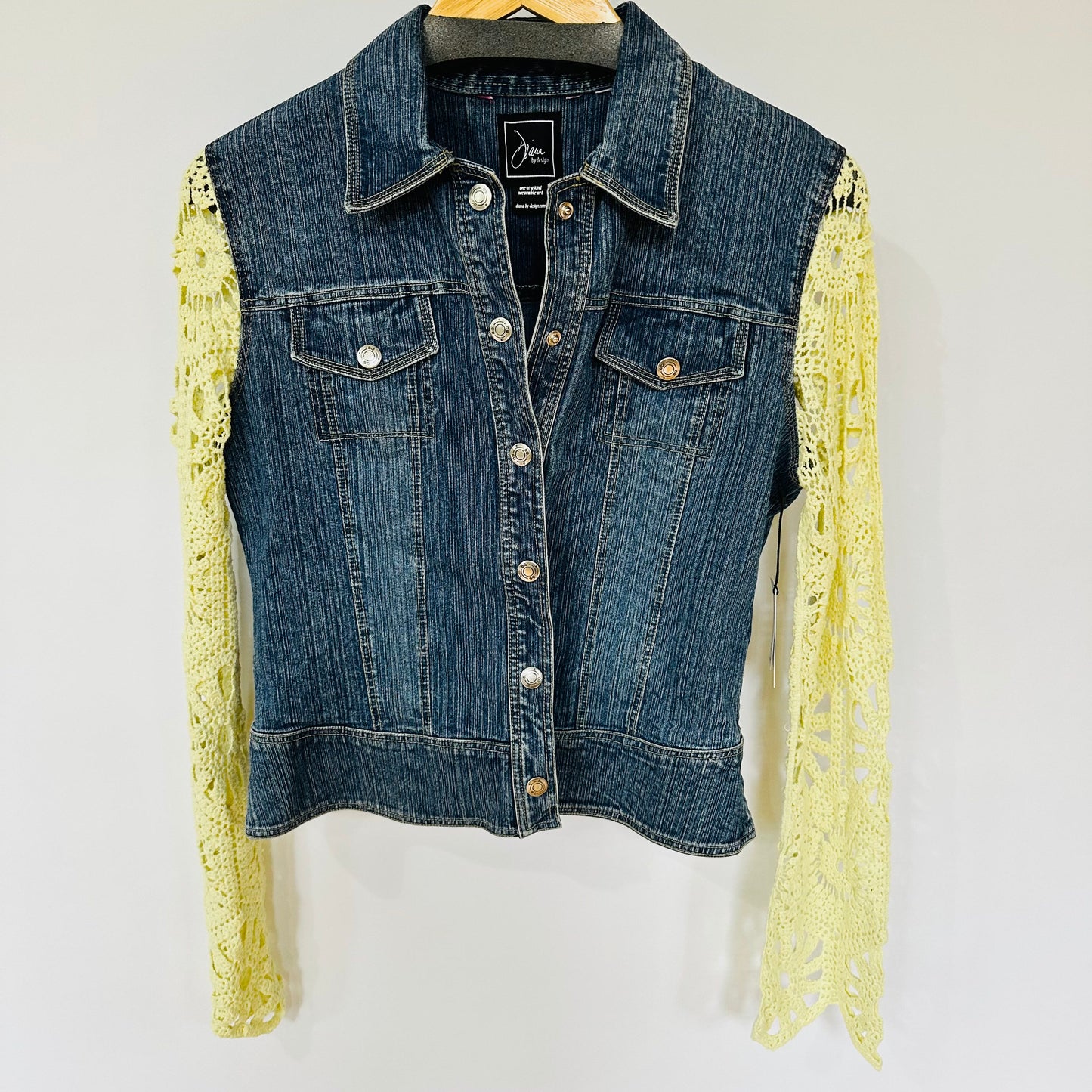 hint of lime crochet + feminine denim jacket [m]