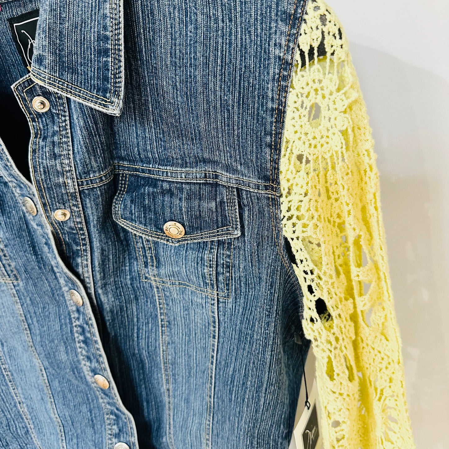 hint of lime crochet + feminine denim jacket [m]