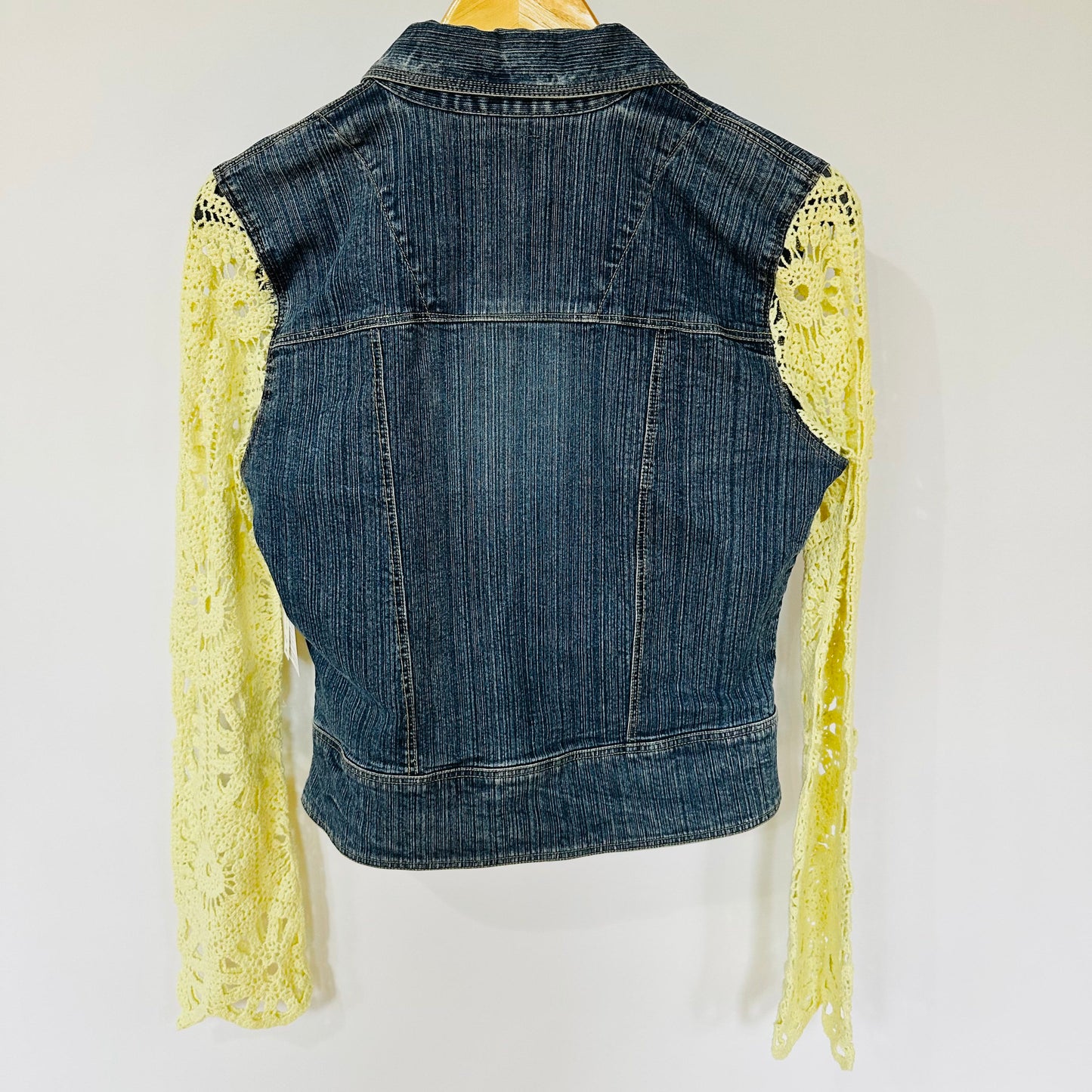 hint of lime crochet + feminine denim jacket [m]