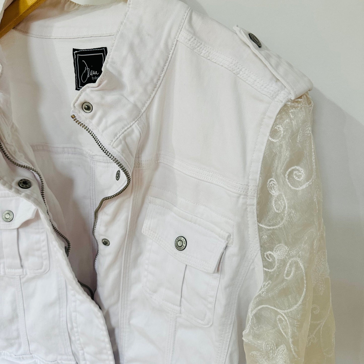 white on white cargo jacket with sheer sleeves [m/l]