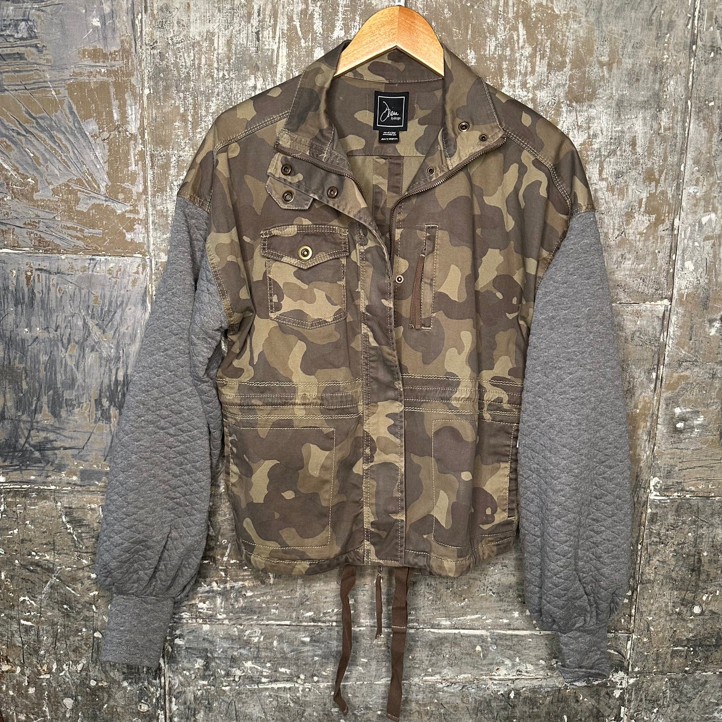 boxy stylish camo + gray quilted sleeves