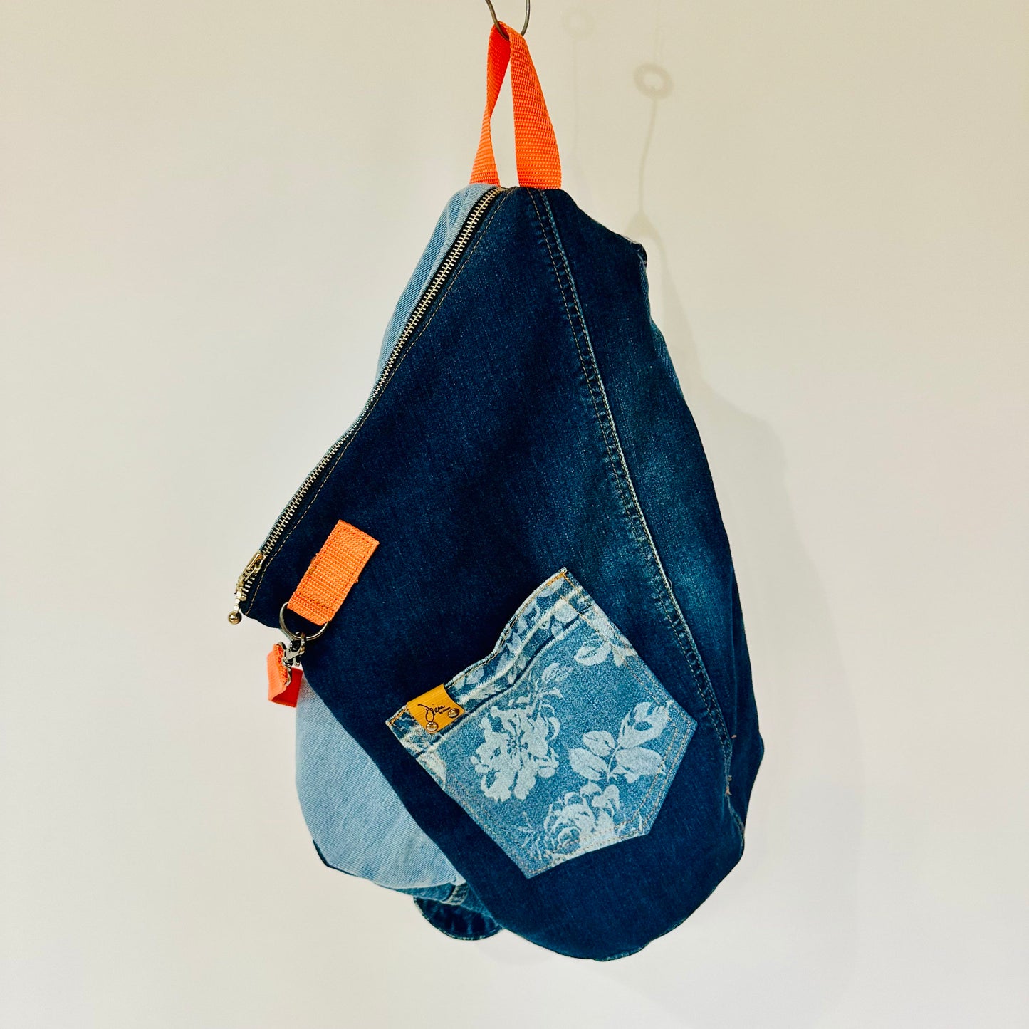 the daily campus carry sling bag
