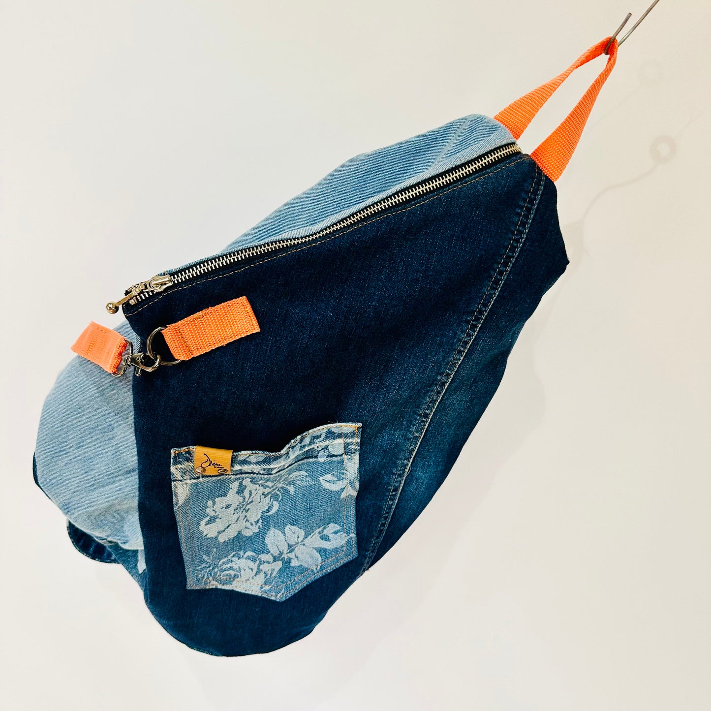 the daily campus carry sling bag