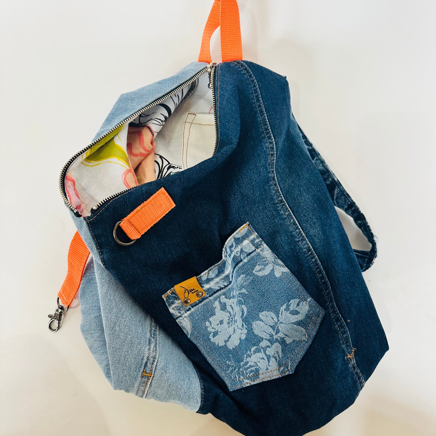 the daily campus carry sling bag