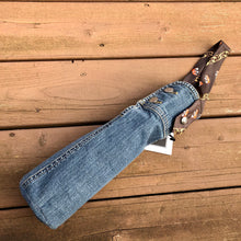 Load image into Gallery viewer, 2 button blue denim + ivy crest tie wine sleeve
