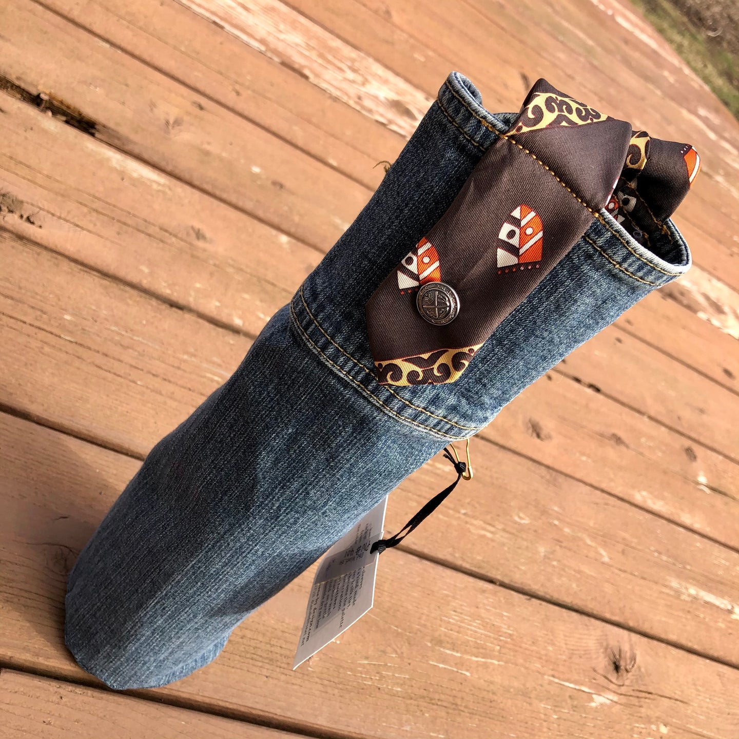 2 button blue denim + ivy crest tie wine sleeve