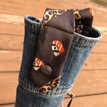 Load image into Gallery viewer, 2 button blue denim + ivy crest tie wine sleeve
